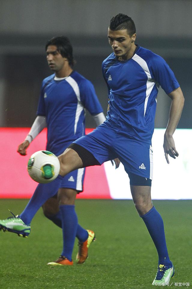 九游电竞-关于四面楚歌:女子足球队面临压力的信息